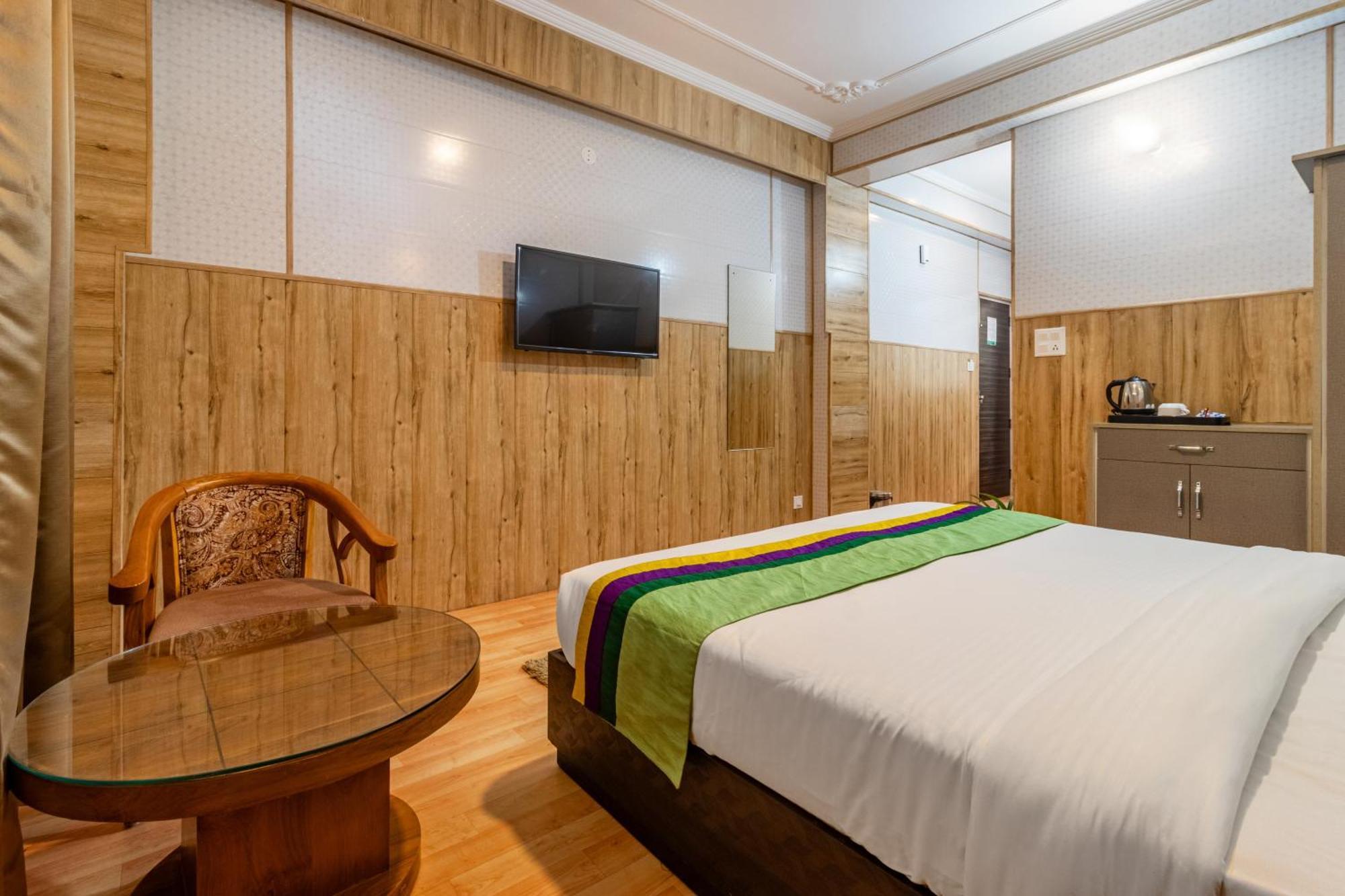 Treebo Srishti Vaikunth With Mountain View Hotell Shimla Eksteriør bilde